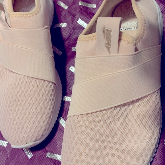 Avia size 9 pair of shoes/pastel pink/ athletic shoes - Picture 4 of 4